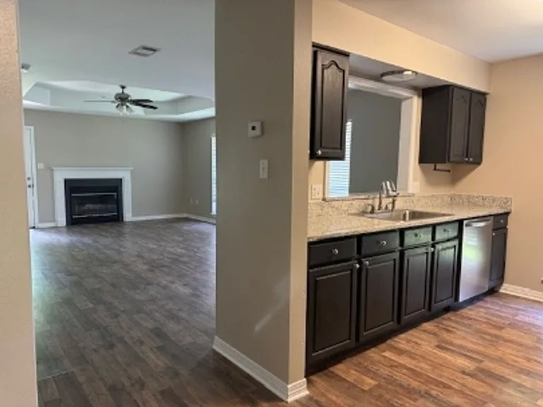 829 Eden Oaks Dr — Photo 4