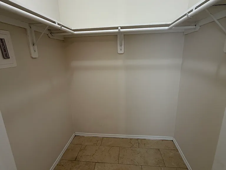 308 W McIntyre St #4 — Photo 9