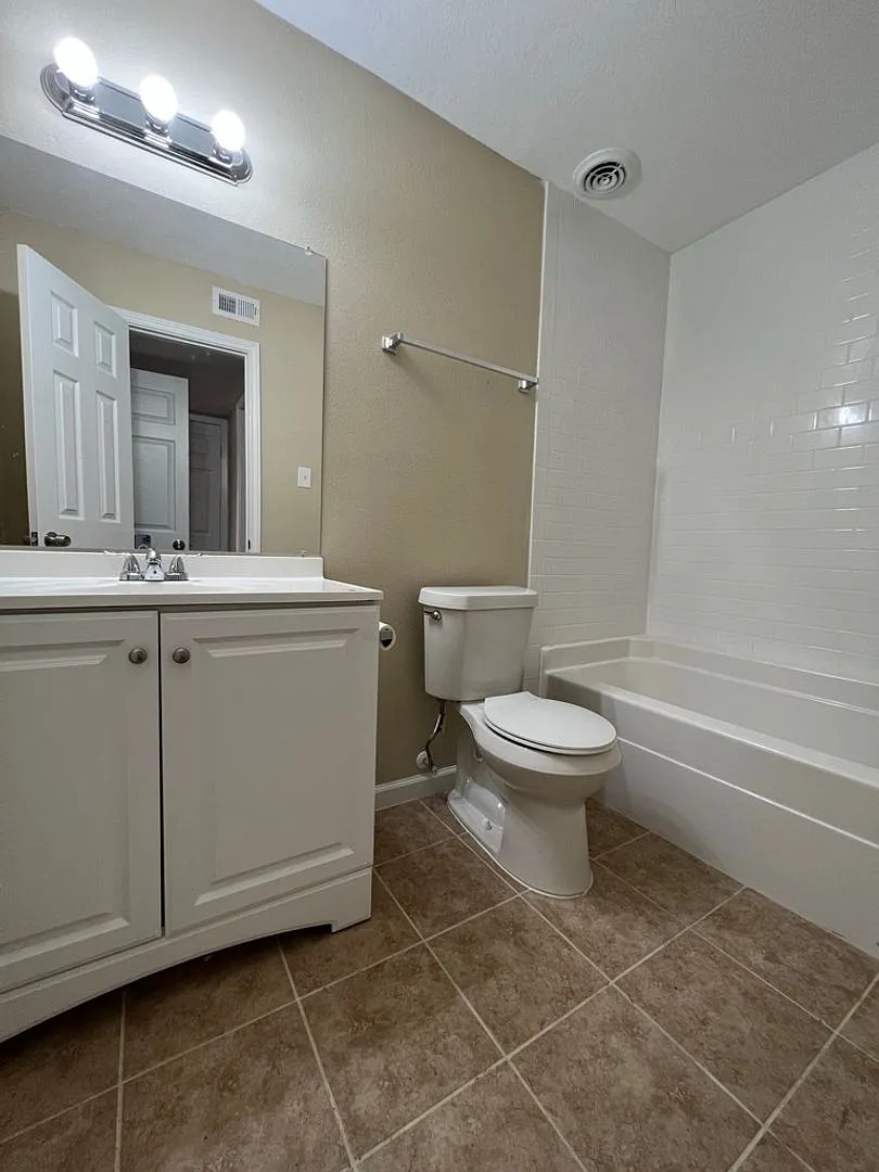 Main Plaza Apartments — Photo 4