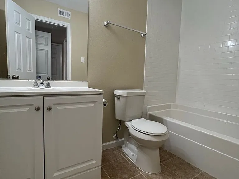 Main Plaza Apartments — Photo 4