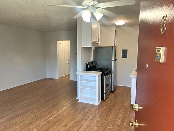 3rd image of 12540 Pacific Ave #8