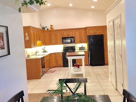4th image of 34 Club House Dr