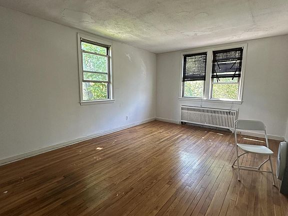 4th image of 142 Bard Ave #30B