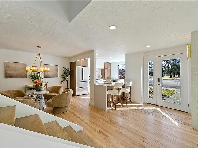 459 S Walnut St — Photo 4