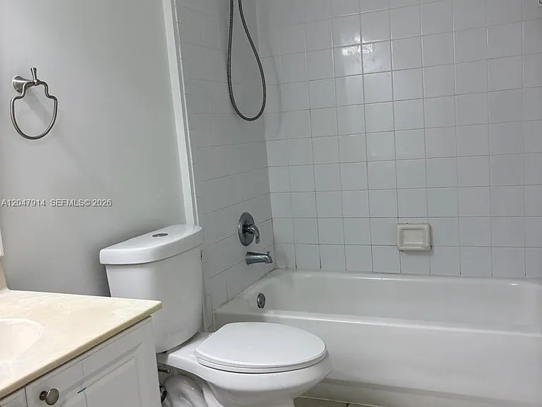 2080 Greenview Shores Blvd #410 — Photo 7