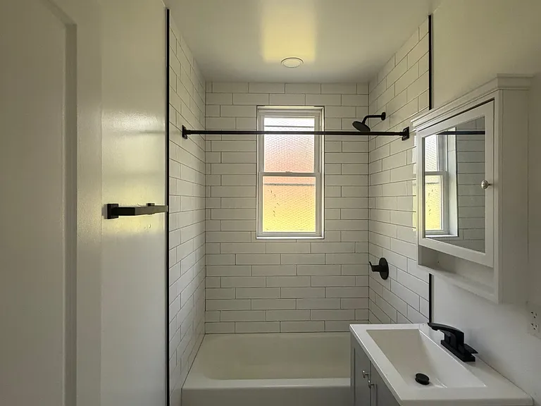 1140 Ashland St #1 — Photo 11