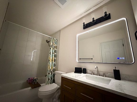 2nd image of 2018 Stonegate Cir