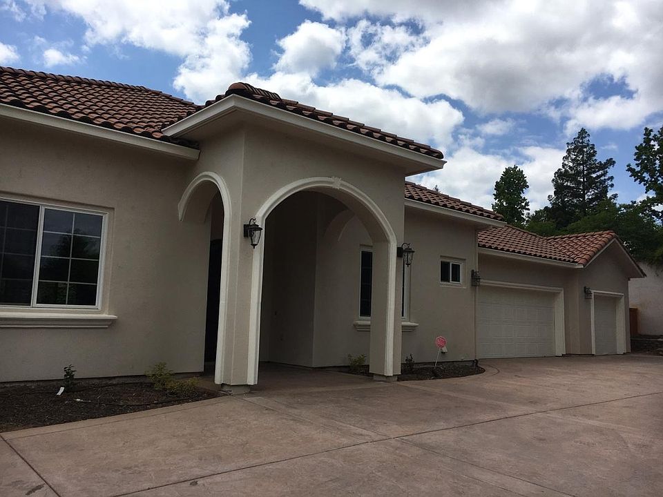 Entrance with three car garage