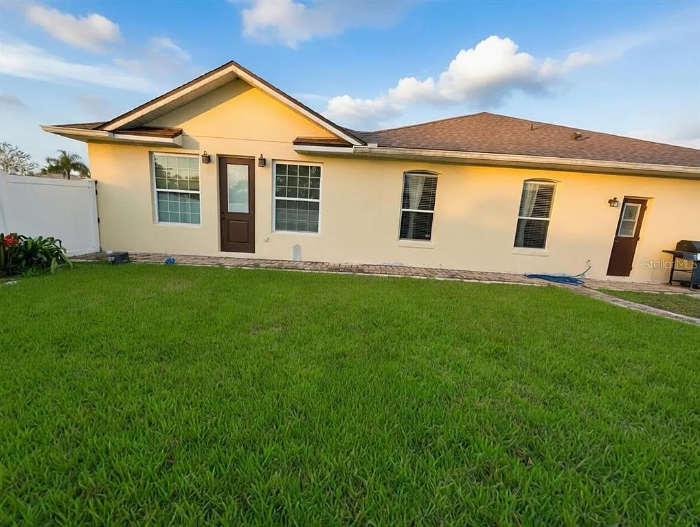 5 bed, 4.0 bath, 2691 sqft, $2,800 — Photo 2