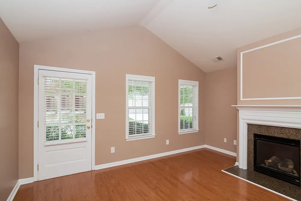 3 bed, 2.0 bath, 1314 sqft, $1,885 — Photo 4