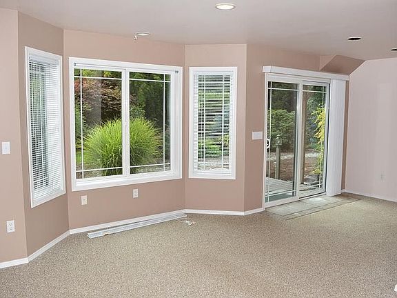 3rd image of 804 34th Ave NW