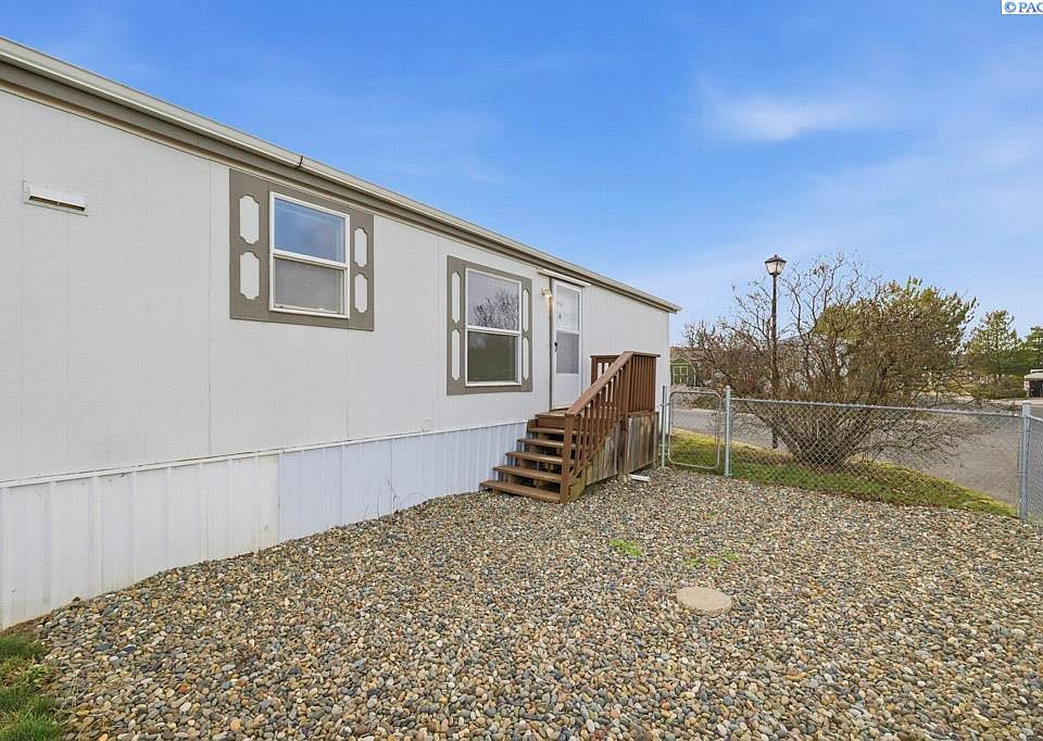 1st image of 260 NW Golden Hills Dr Space 43