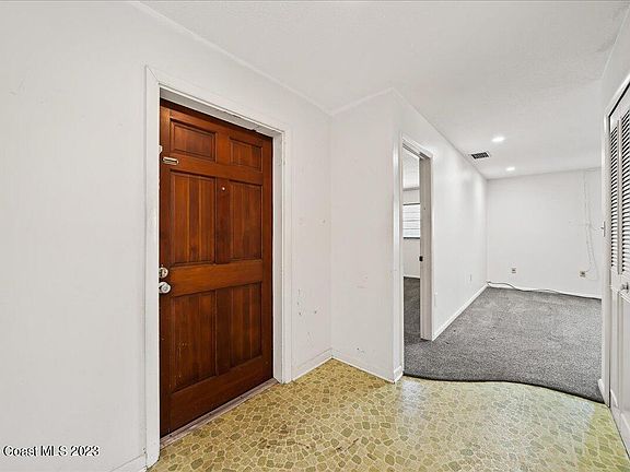 3rd image of 900 Pilgrim Dr