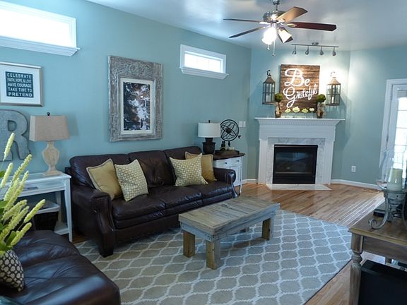 Family Rm - FP & Hrdwd flrs