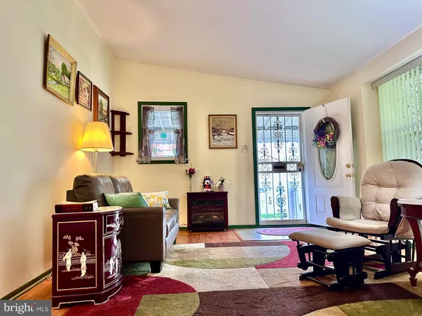 8858 Fairfield St, Philadelphia, PA 19152