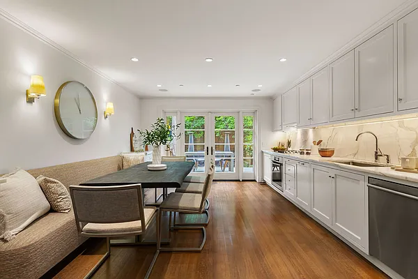 Sold by Sloane Square | media 7