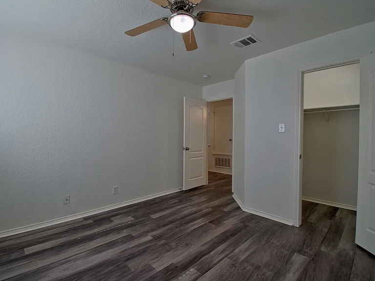 711 Abundance Ln — Photo 20