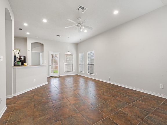 4th image of 2041 Mountain Wind Loop