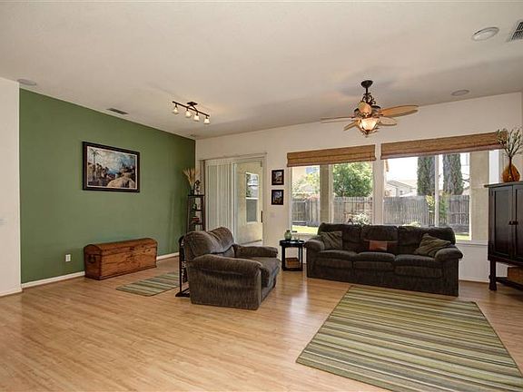 3rd image of 10044 Prairie Dunes Way