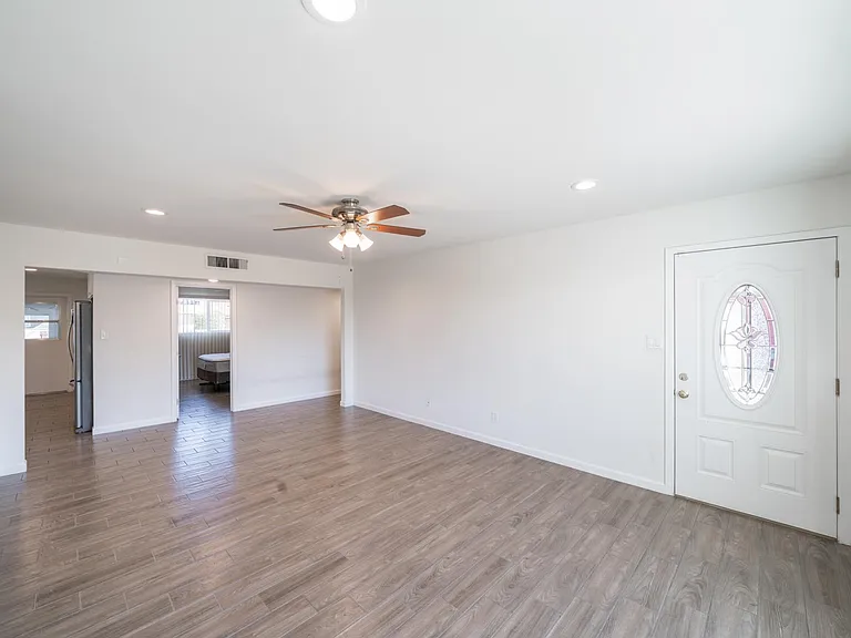 116 W Geneva Dr — Photo 8