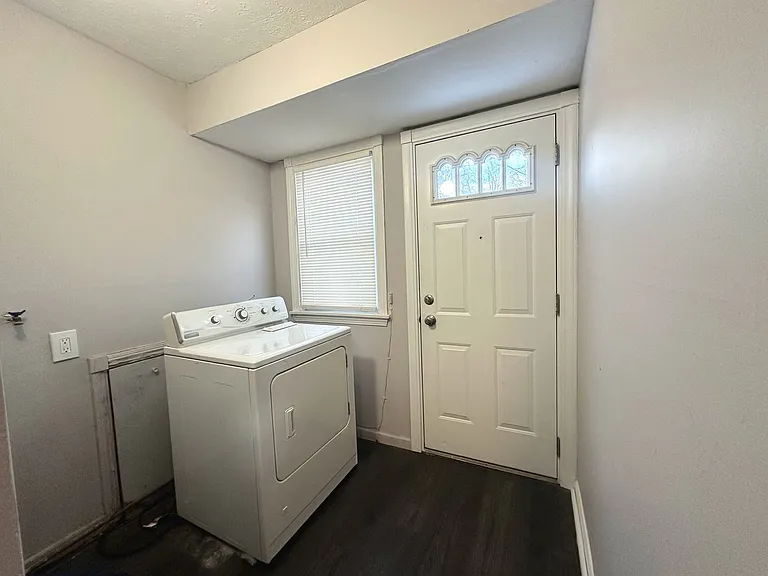23220 Gay St — Photo 4
