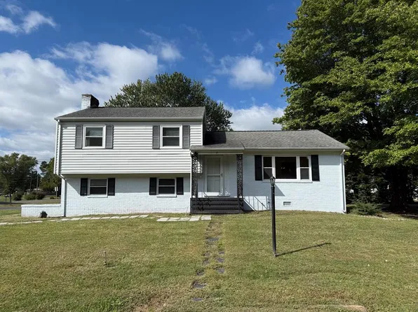 7 Norwood St, Kilmarnock, VA 22482