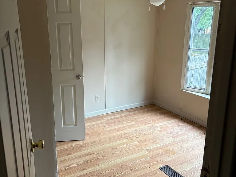 300 Hickory St — Photo 9
