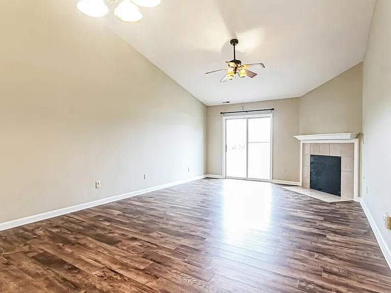 5384 Lakeside Manor Dr — Photo 6