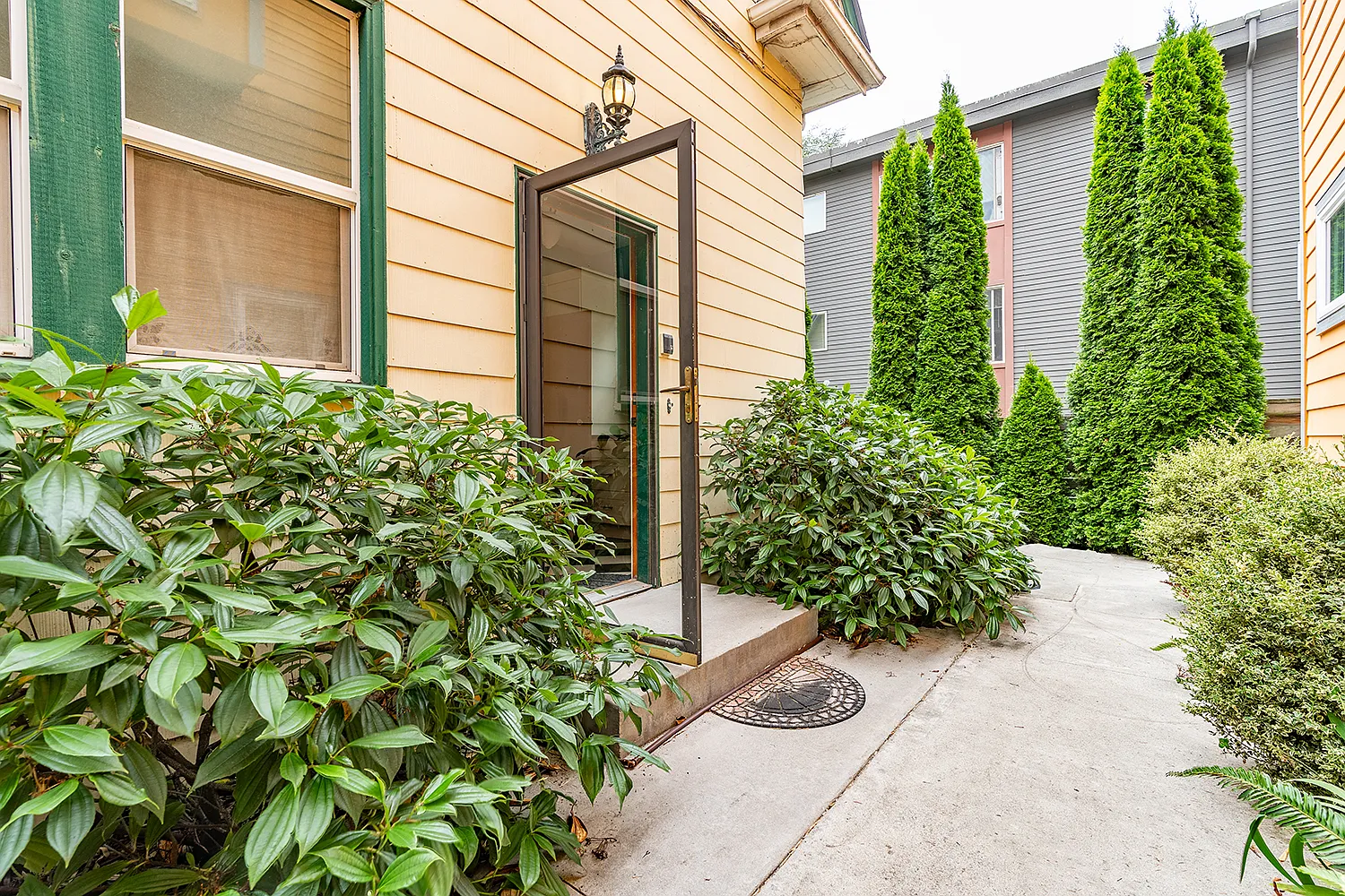 3 bed, 1811 sqft, $4,100 — Photo 3