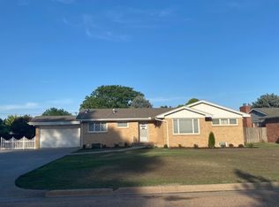 1108 S Monroe St, Hugoton, KS 67951