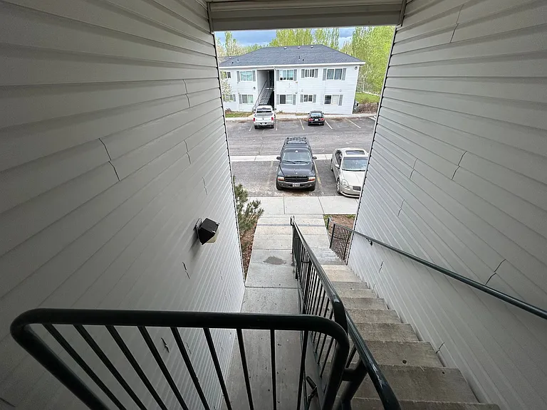 Riverton Apartments — Photo 1