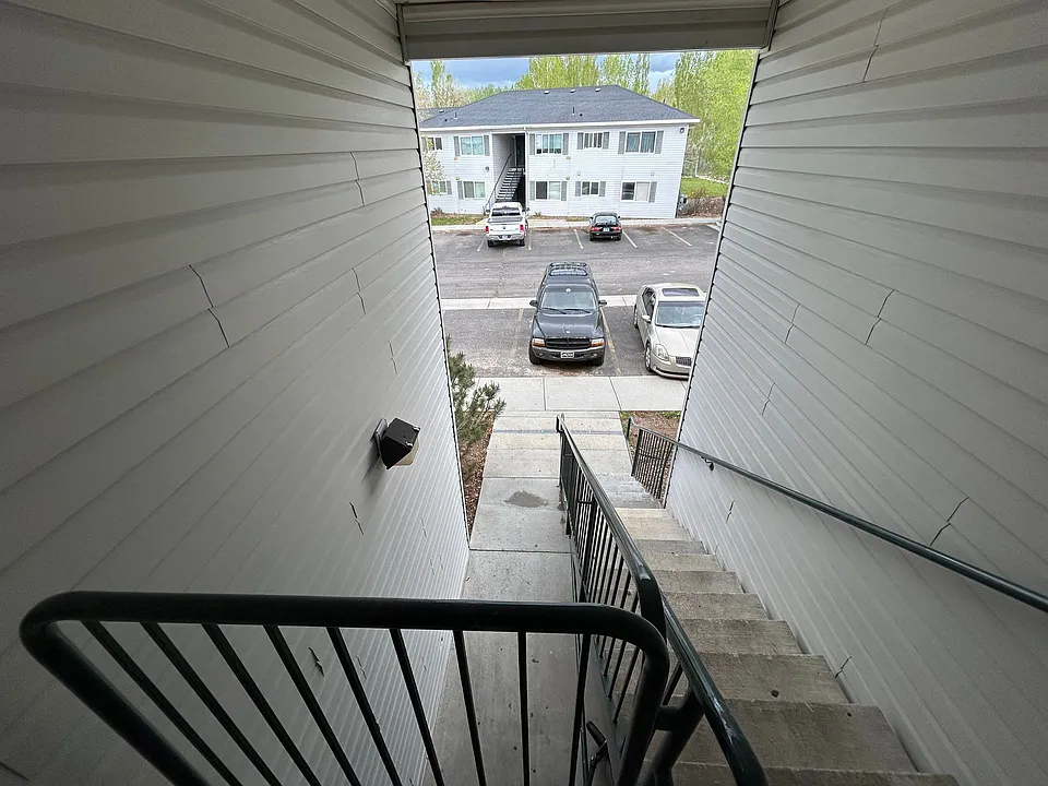 Riverton Apartments