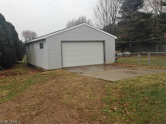 2nd image of 1540 Windcrest St NW