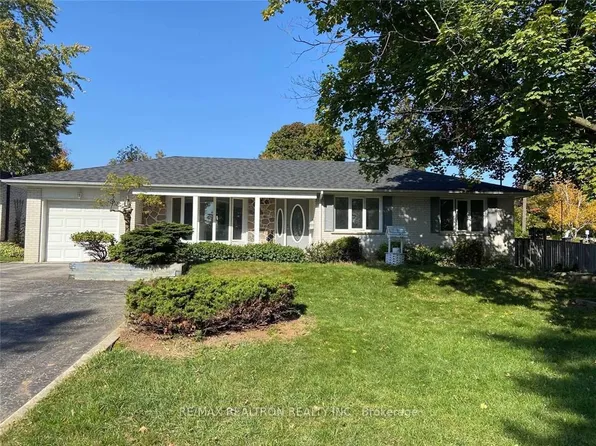 1 Sherwood Forest Dr, Markham, ON L3P 1P5