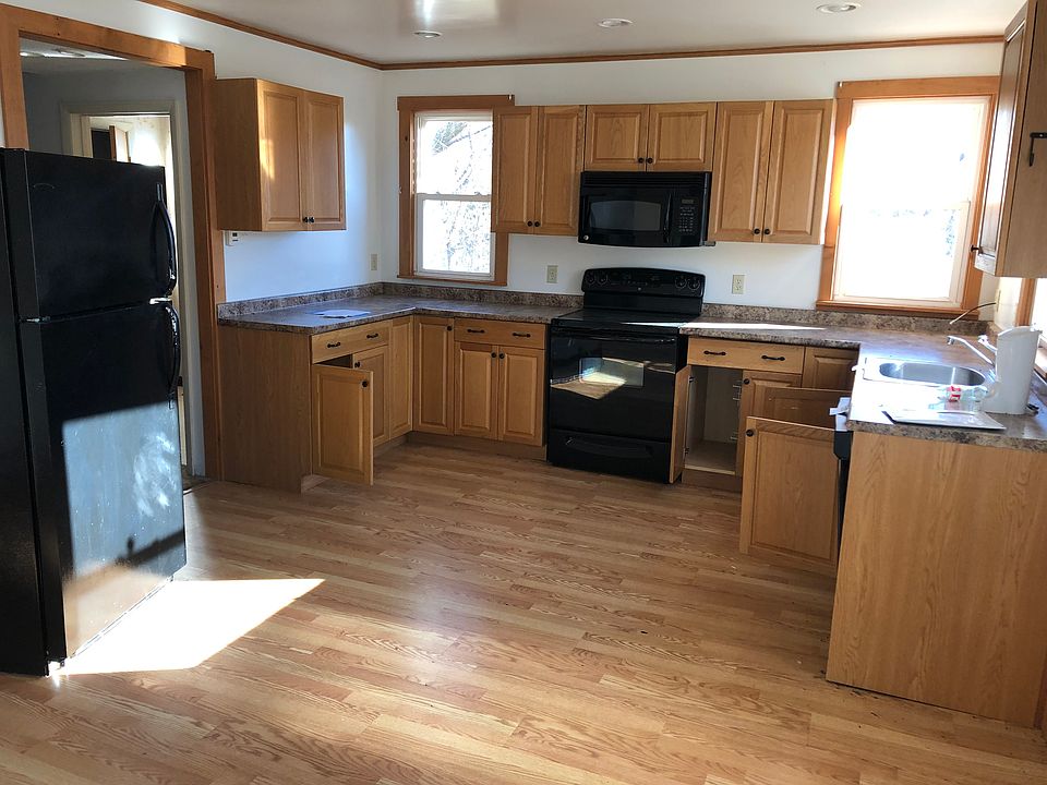 2nd image of 907 Riverside Dr