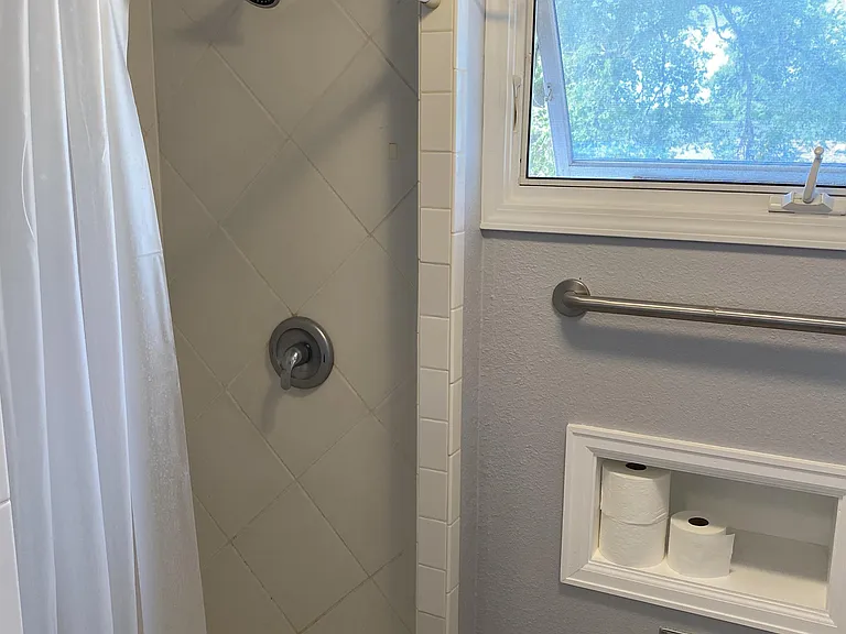 327 Bonfoy Ave #201 — Photo 16