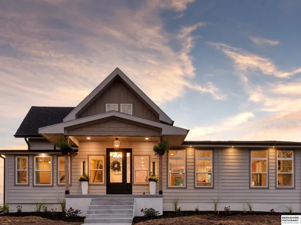 411 5th St, Yutan, NE 68073