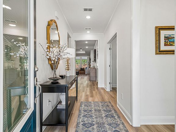 4th image of 611 Coral Bells Ln