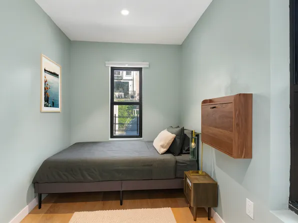 667 Putnam Avenue image 7 of 10