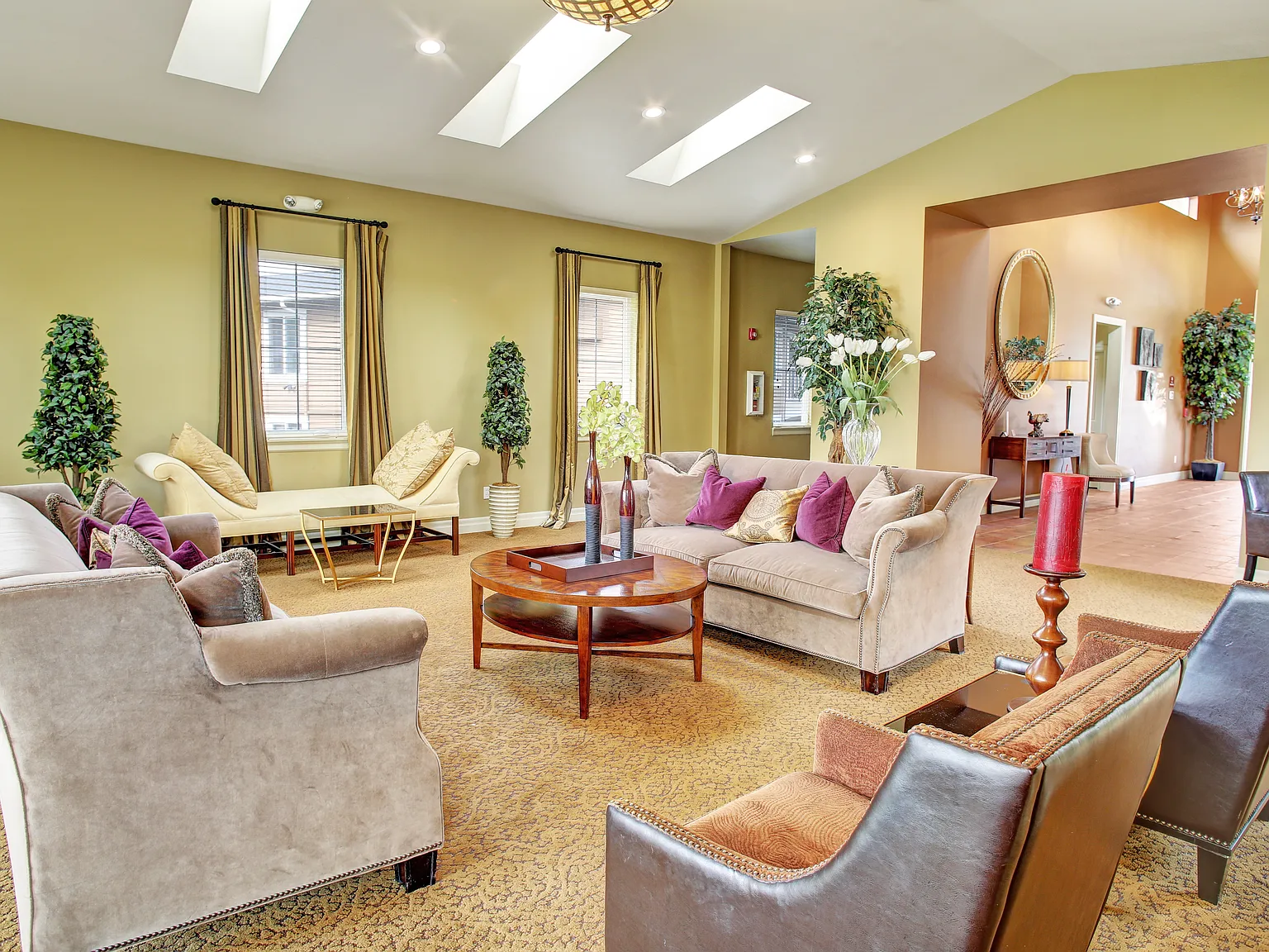 Lakeside Apartments — Photo 4