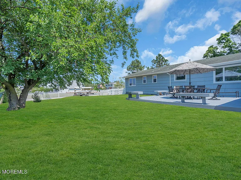10 Harbour Way — Photo 37