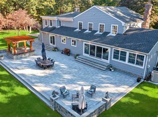 5 W Gate Ln, Setauket, NY 11733