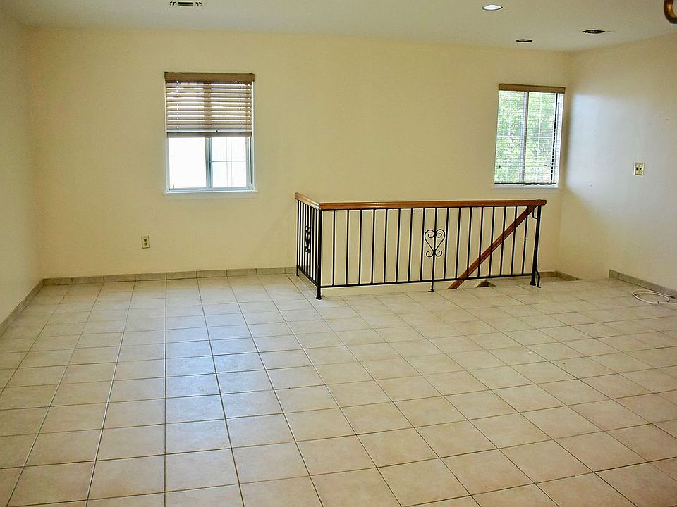 1st image of 631 Correll Ave