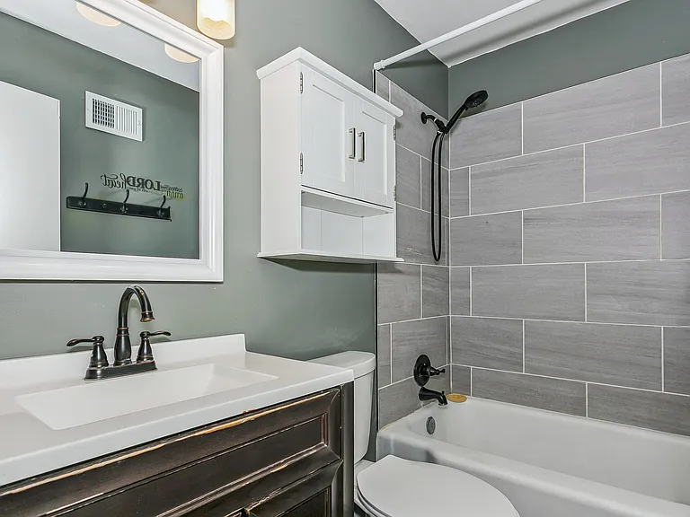2914 N Clarence Ave — Photo 15