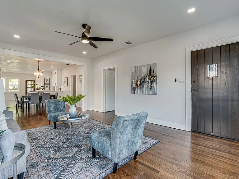 2035 W Summit Ave — Photo 4