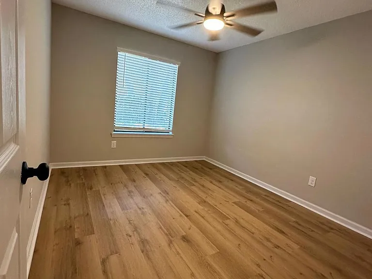 317 Evergreen Ave — Photo 6