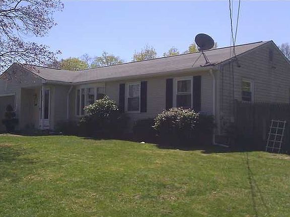 2nd image of 32 Sleepy Hollow Dr