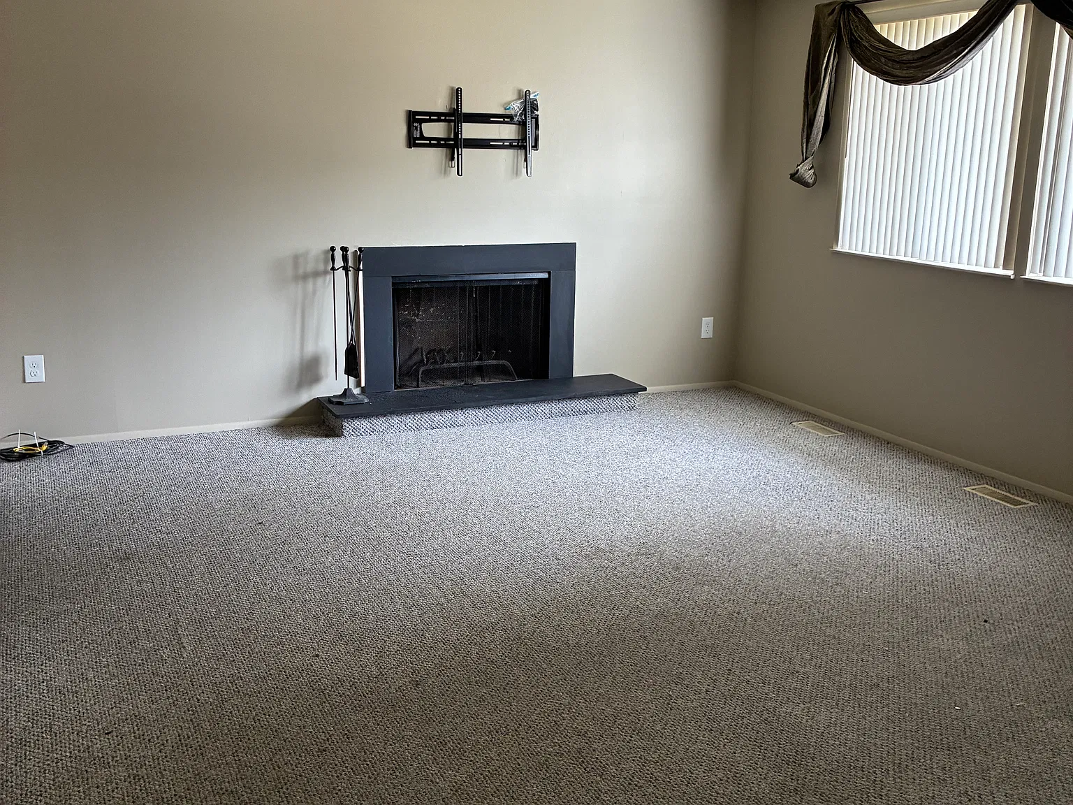 3 bed, 1.5 bath, 1318 sqft, $1,740 — Photo 4