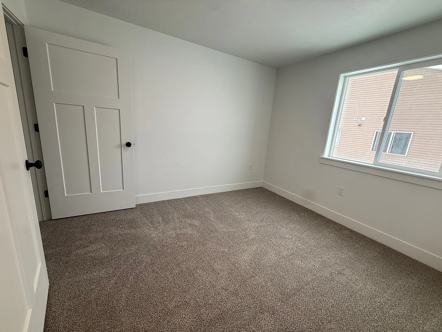 2 bed, 1007 sqft, $995 — Photo 3