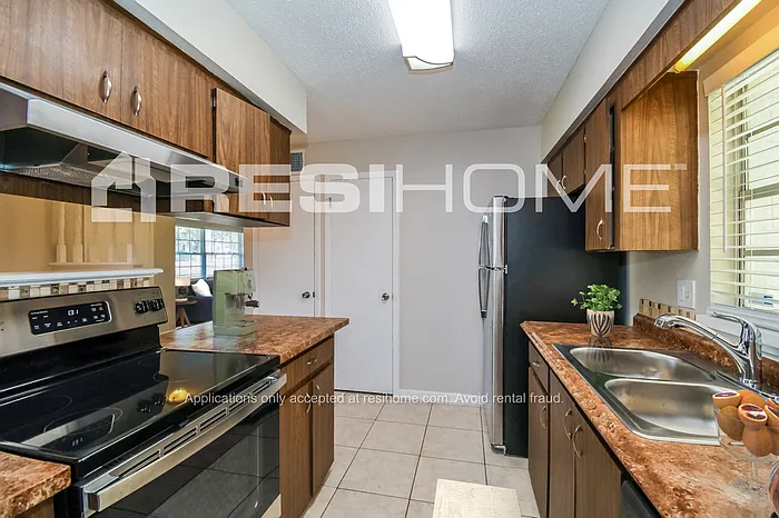 8368 Geoffrey Ct — Photo 3